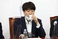 [포토] 목타는 이준석 국민의힘 대표