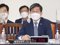 [포토] 질문에 답하는 전해철 행정안전부 장관