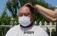 [포토] 언론중재법 반대 삭발하는 KBS 허성권 노조위원장