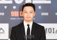 [포토] 변요한 '시선 강탈 수트핏'