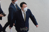 [포토] 소통관 떠나는 윤석열 국민의힘 대선 예비후보