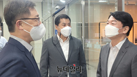 [포토] 안철수 대표와 대화나누는 최재형 대선예비후보