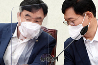 [포토] 대화 나누는 송영길 대표와 윤관석 사무총장