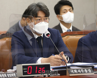 [포토] 국회 운영위원회서 답변하는 이춘석 국회사무총장