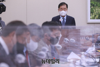 [포토] SMA 비준동의 관련 제안 설명하는 정의용 외교부 장관