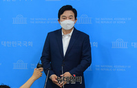 [포토] 기자들의 질문에 답하는 원희룡 예비후보