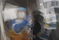 [포토] 코로나 신규확진 2,155명 넘어... 닷새만에 2천명대 다시 진입