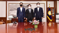 [포토] 본회의 놓고 만난 국회의장과 여야 원내대표