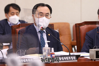 [포토] 답변하는 문승욱 산업통상자원부 장관