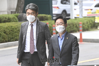 [포토] 국회 패스트트랙 공판 출석하는 박범계 장관