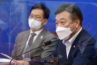 [포토] 발언하는 윤호중 더불어민주당 원내대표