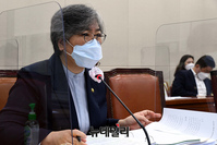 [포토] 의원들의 질문에 답하는 정은경 질병관리청장