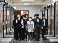 [포토] 입장하는 국민의힘 지도부