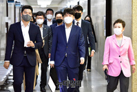 [포토] 입장하는 이준석 국민의힘 대표