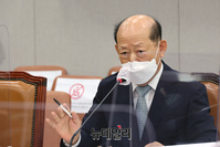 [포토] 답변하는 송두환 국가인권위원회 위원장 후보자