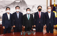 [포토] 본회의 놓고 만난 국회의장과 여야 원내대표