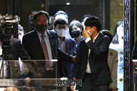 [포토] 입장하는 이준석 국민의힘 대표와 정진석 국회부의장