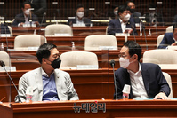 [포토] 대화 나누는 김기현·김도읍