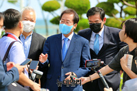 [포토] 모래시계공원 찾은 홍준표