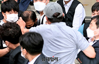 [포토] 전자발찌 살인 강윤성에 달려들어 항의하는 시민