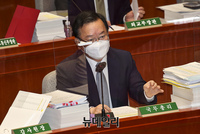 [포토] 답변하는 김부겸 국무총리