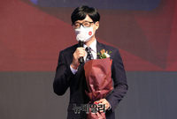 [포토] 2021 올해의 예능인상 수상한 유재석