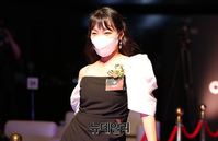 [포토] 화려하게 입장하는 개그맨 이은지