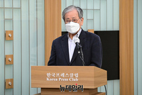 [포토] 한국교육포럼 창립 심포지엄, 축사하는 이돈희 전 장관