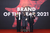 [포토] SG워너비, 2021 올해의 보컬그룹상 수상