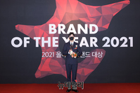 [포토] 2021 올해의 브랜드 대상서 '연기돌남자' 부문 수상한 차은우 