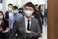 [포토] 소통관 입장하는 김웅 국민의힘 의원