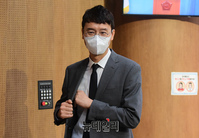 [포토] 소통관 떠나는 김웅 국민의힘 의원