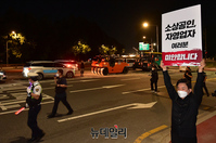 [포토] 자영업자 차량시위에 등장한 원희룡 "자영업자 여러분 미안합니다"