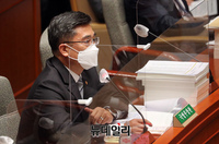 [포토] 예결위 출석한 서욱 국방부 장관