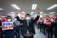 [포토] 강원도당서 선거 승리 다짐하는 윤석열 대선 예비후보