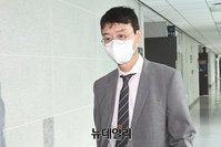 [포토] 압수수색 중인 사무실 향하는 김웅 의원