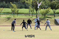 [포토] 야외활동하는 아프간 특별 기여자들