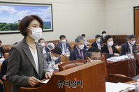 [포토] 결산 보고하는 한정애 환경부장관