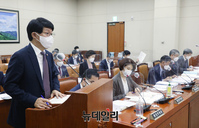 [포토] 국회 출석한 안경덕 고용노동부장관