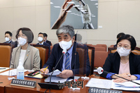 [포토] 답변하는 한상혁 방송통신위원장