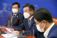 [포토] 최고위원회의 참석한 윤호중 더불어민주당 원내대표