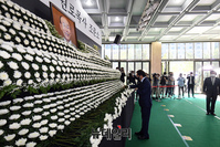 [포토] 故 조용기 원로목사 빈소 조문한 홍준표