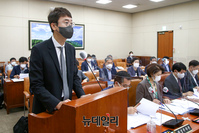 [포토] 결산심사 관련 발언하는 김웅 의원