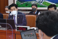 [포토] 답변하는 노형욱 국토교통부 장관
