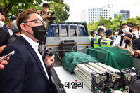 [포토] 경찰에 막힌 자영업자비대위 분향소