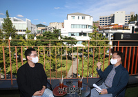 [포토] 연남동 카페거리서 자영업자와 간담회 갖는 최재형