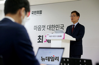 [포토] 최재형 "가덕도신공항 전면 재검토 하겠다"