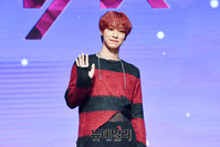 [포토] NIK 윤솔 "새로운 느낌으로 데뷔했어요"