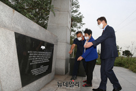 [포토] 인천 98금양호위령탑 찾은 최재형 예비후보