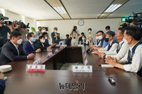 [포토] 한국노총 찾은 홍준표 대선 예비후보